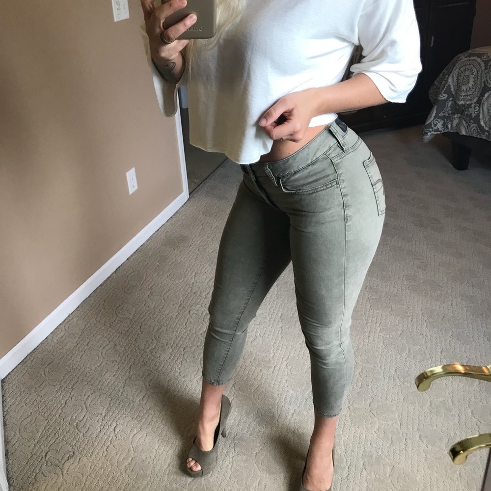 American Eagle Crop Pant